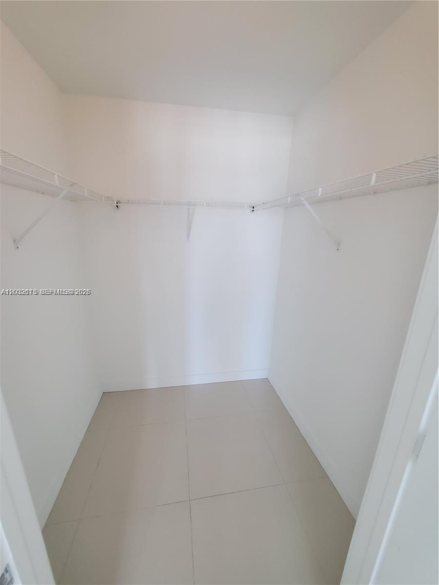 1111 SW 1  AVE #1522-N, Miami FL 33130