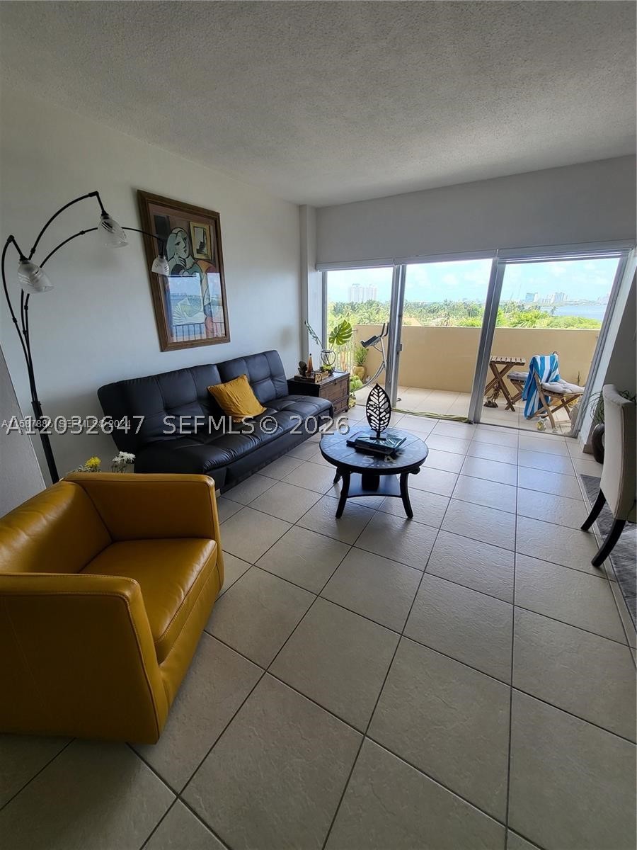 880 NE 69th St #6R, Miami FL 33138