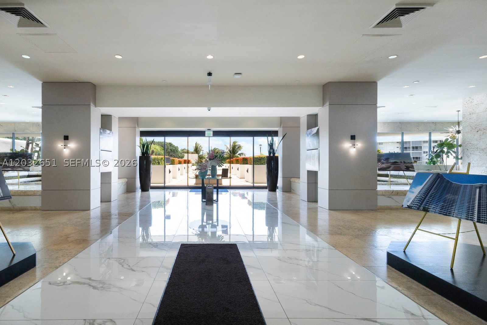 1000 W Island Blvd #911, Aventura FL 33160