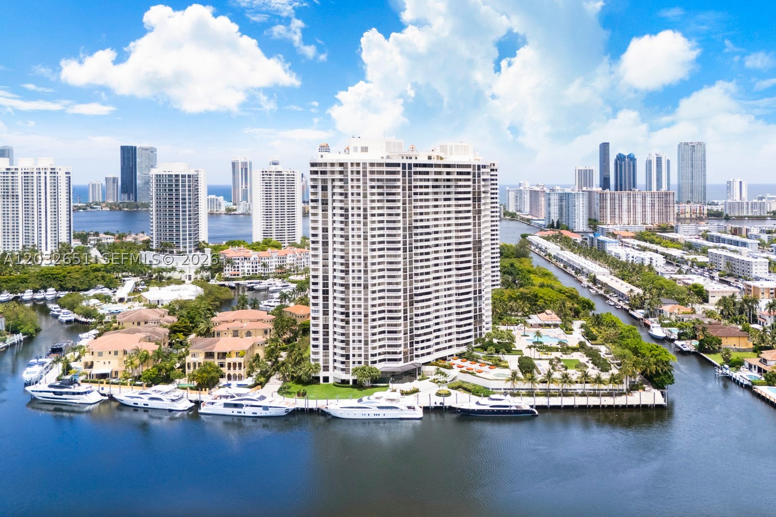 1000 W Island Blvd #911, Aventura FL 33160