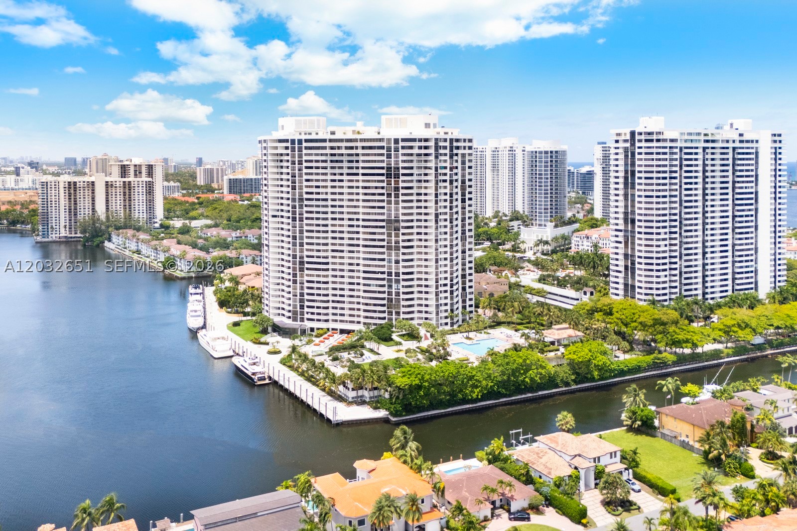 1000 W Island Blvd #911, Aventura FL 33160