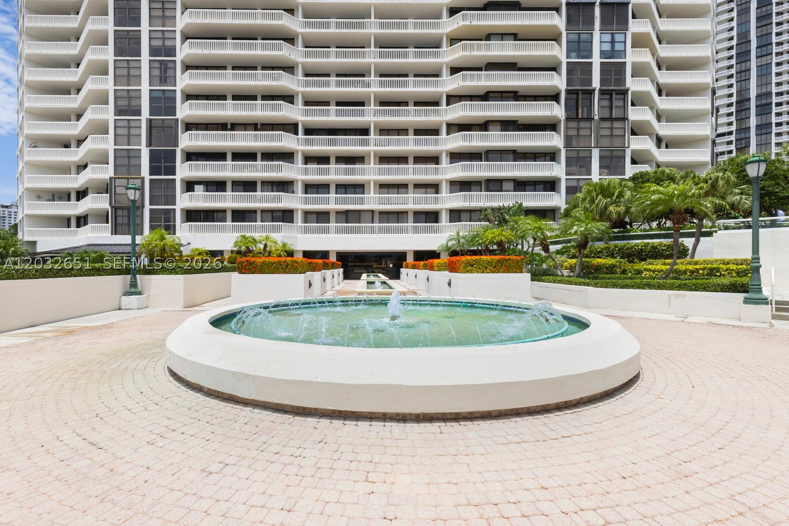 1000 W Island Blvd #911, Aventura FL 33160
