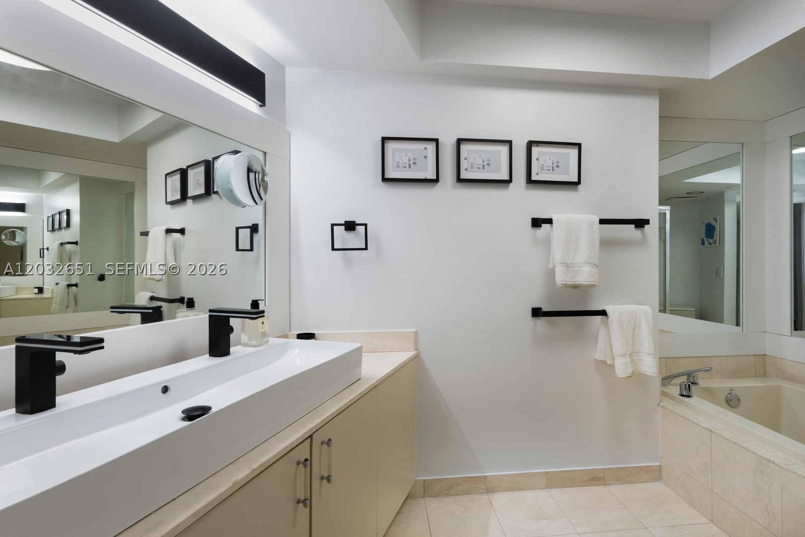 1000 W Island Blvd #911, Aventura FL 33160