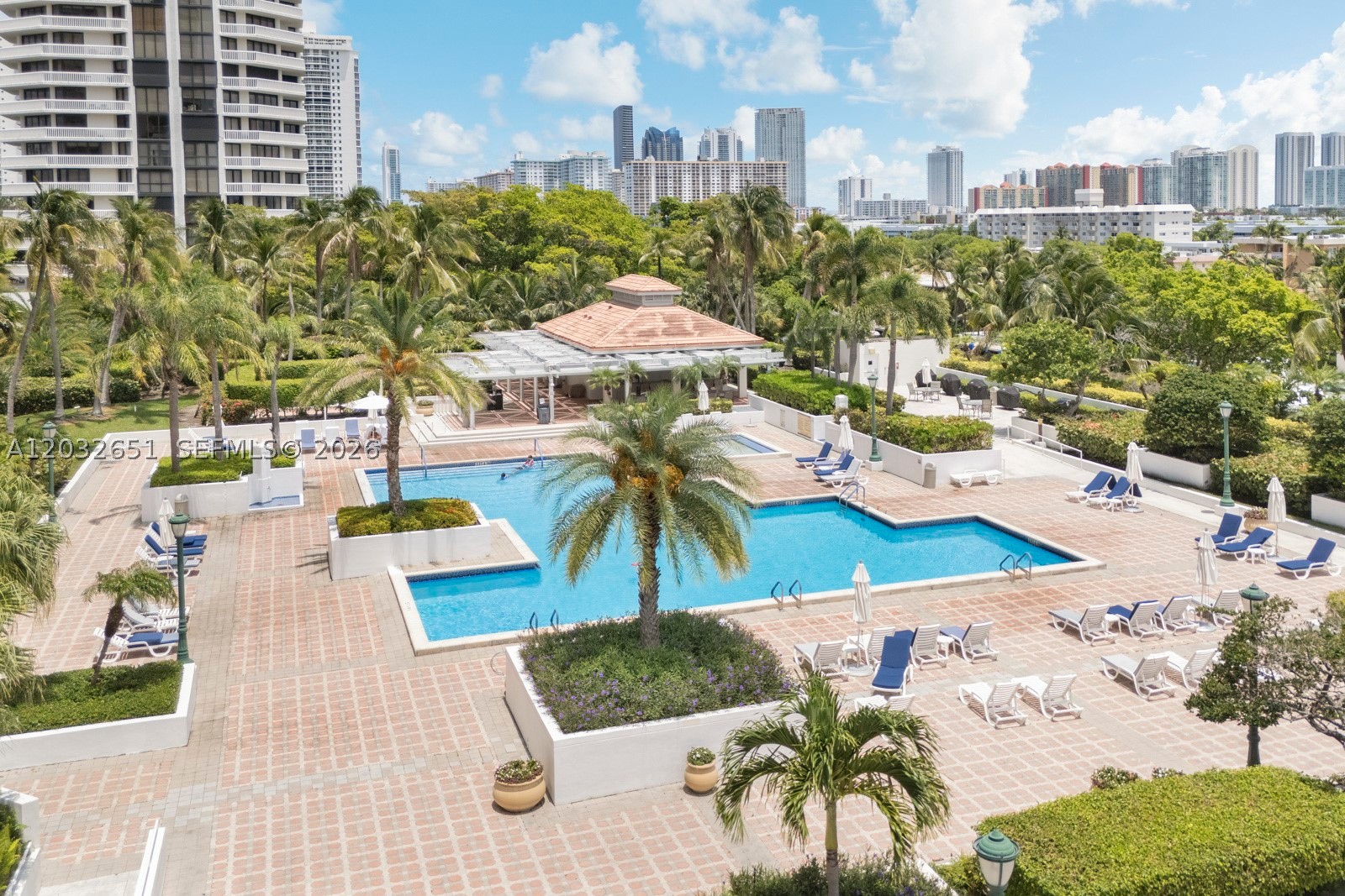 1000 W Island Blvd #911, Aventura FL 33160