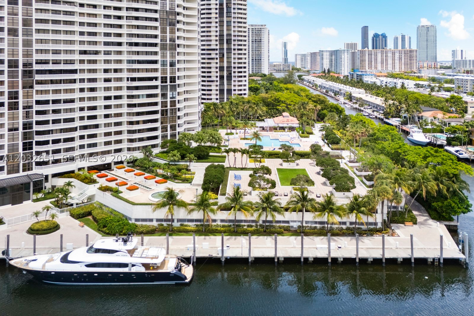 1000 W Island Blvd #911, Aventura FL 33160