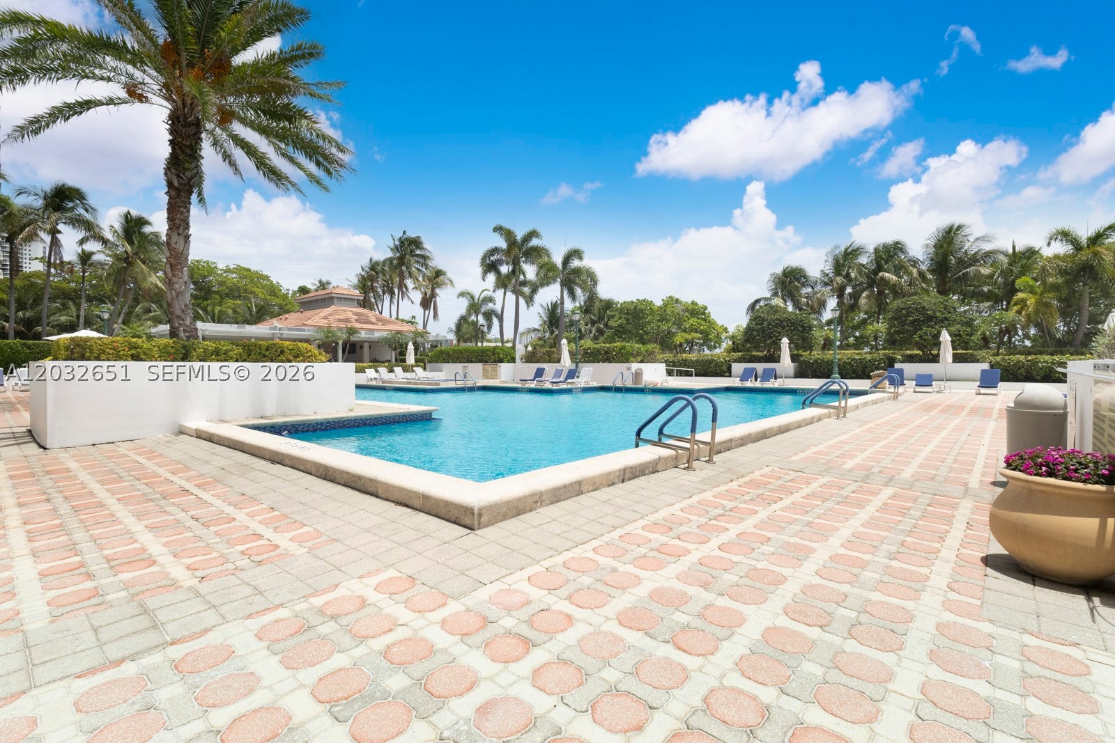 1000 W Island Blvd #911, Aventura FL 33160