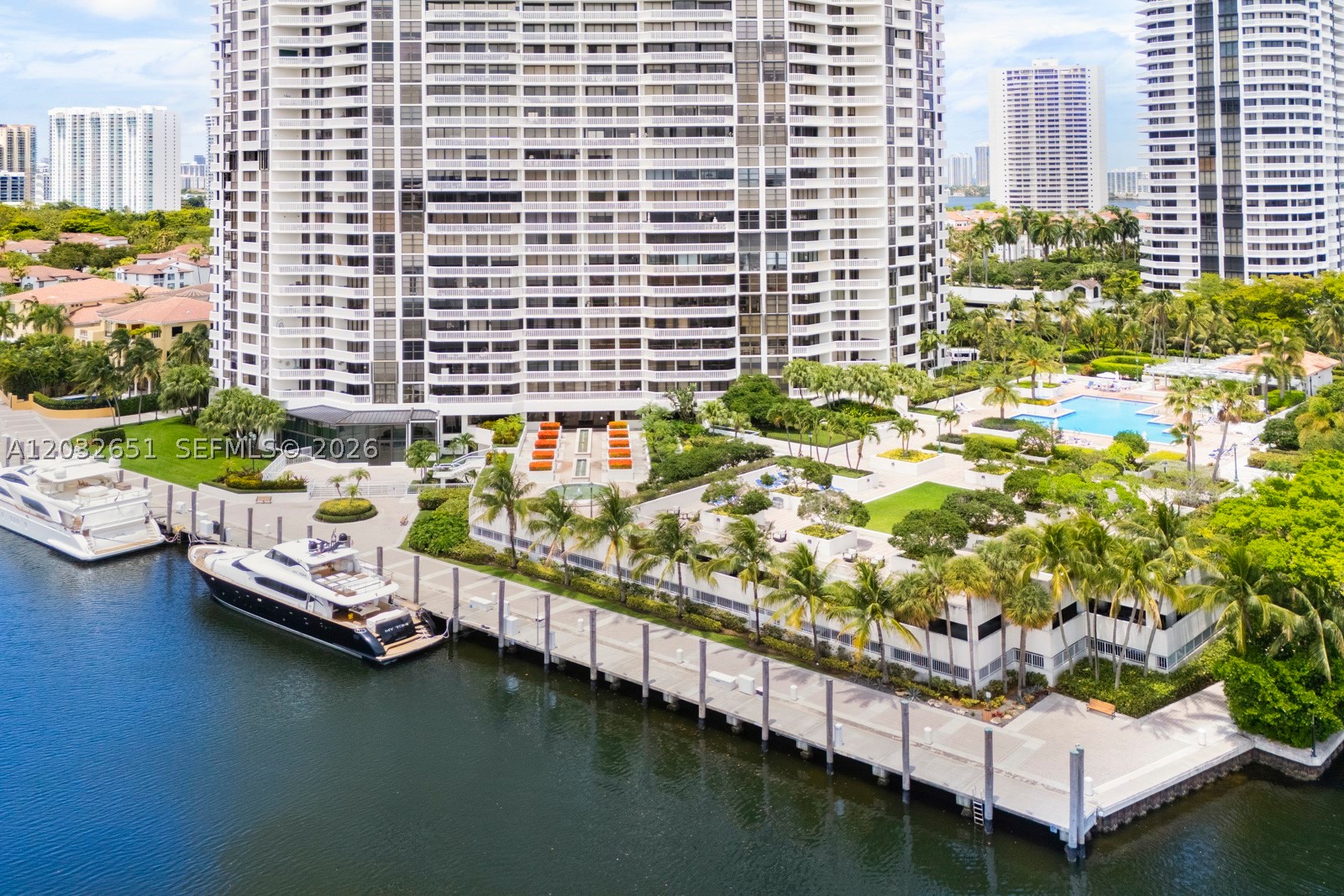 1000 W Island Blvd #911, Aventura FL 33160