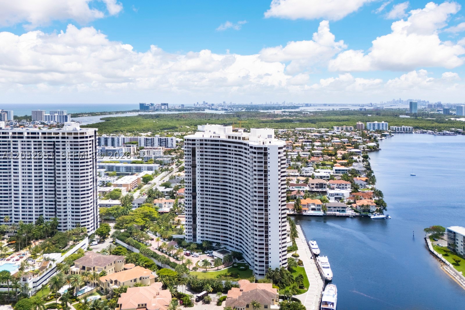 1000 W Island Blvd #911, Aventura FL 33160