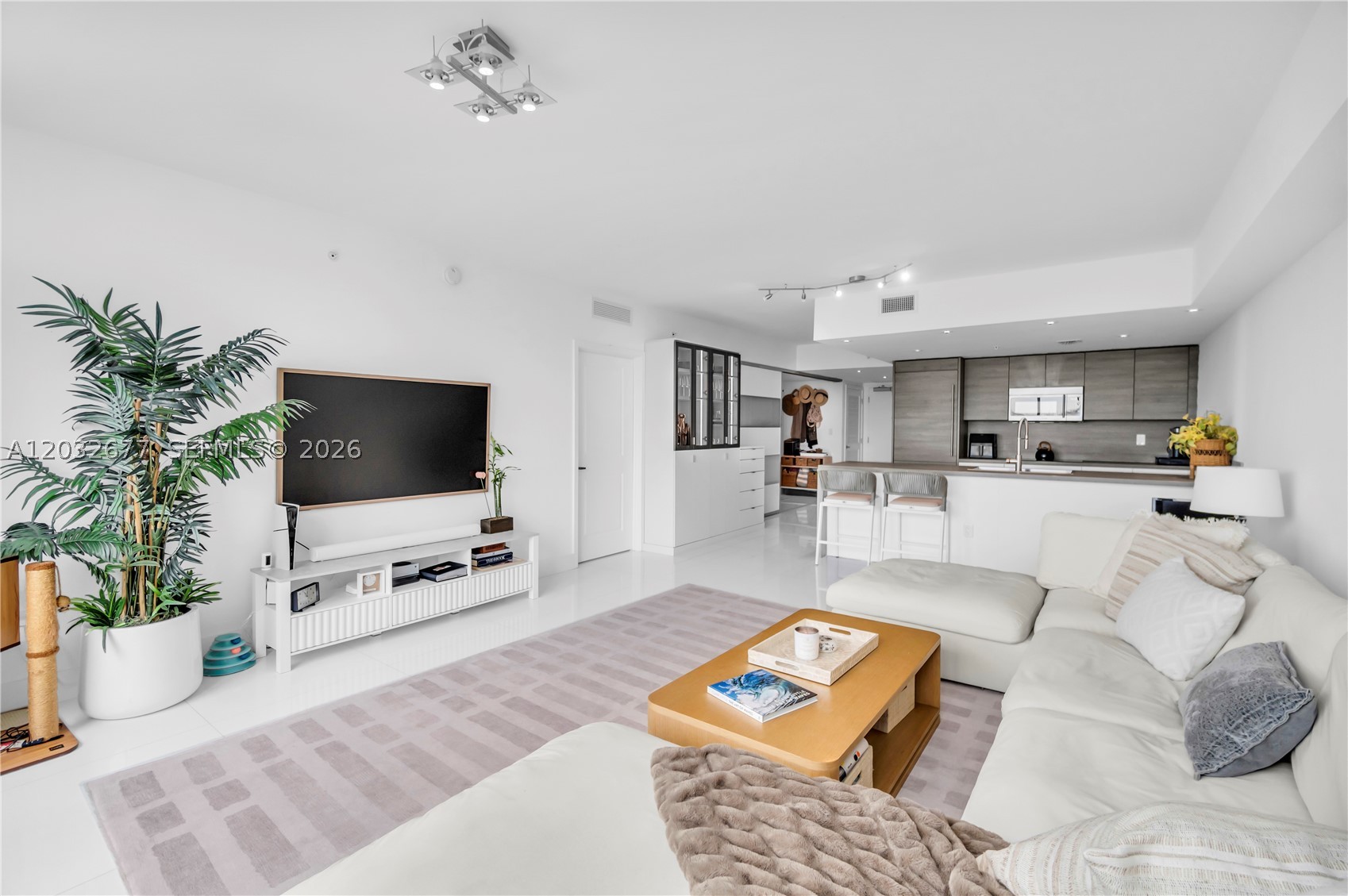 400 Sunny Isles Blvd #1917, Sunny Isles Beach FL 33160
