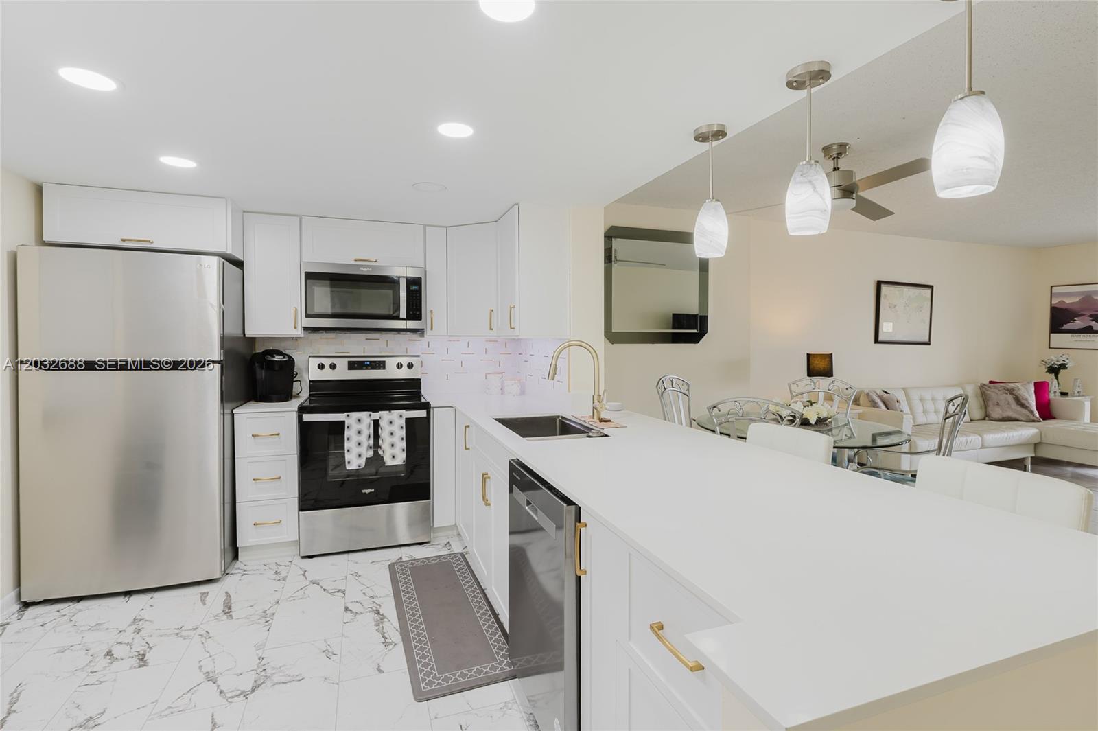 424 SE 10th St #204, Dania Beach FL 33004