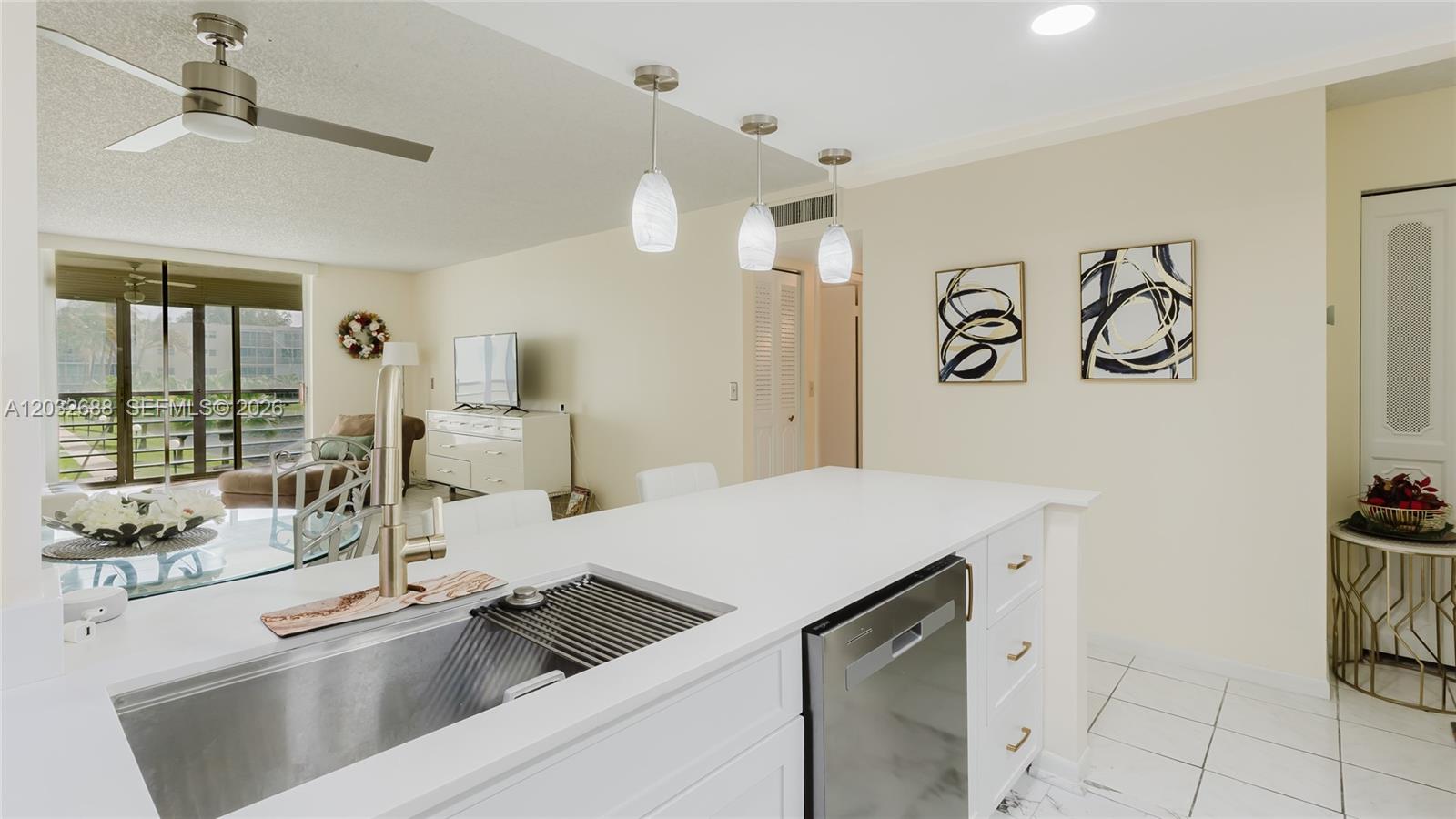 424 SE 10th St #204, Dania Beach FL 33004