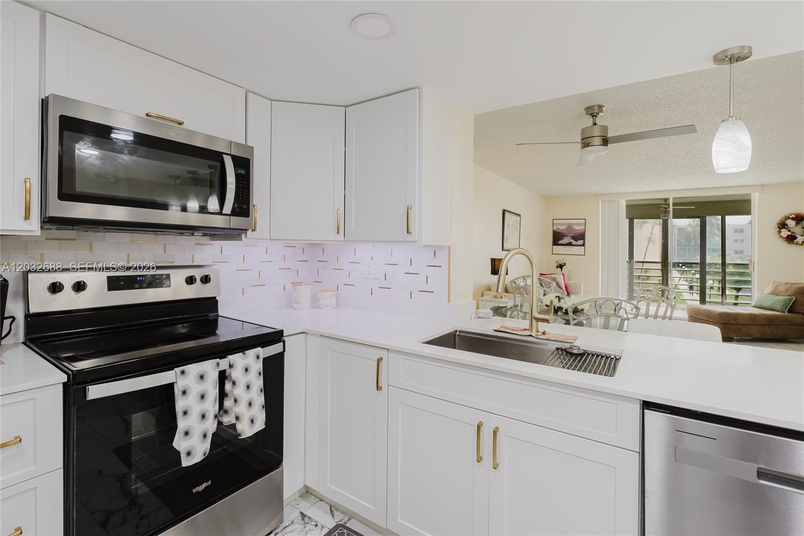 424 SE 10th St #204, Dania Beach FL 33004