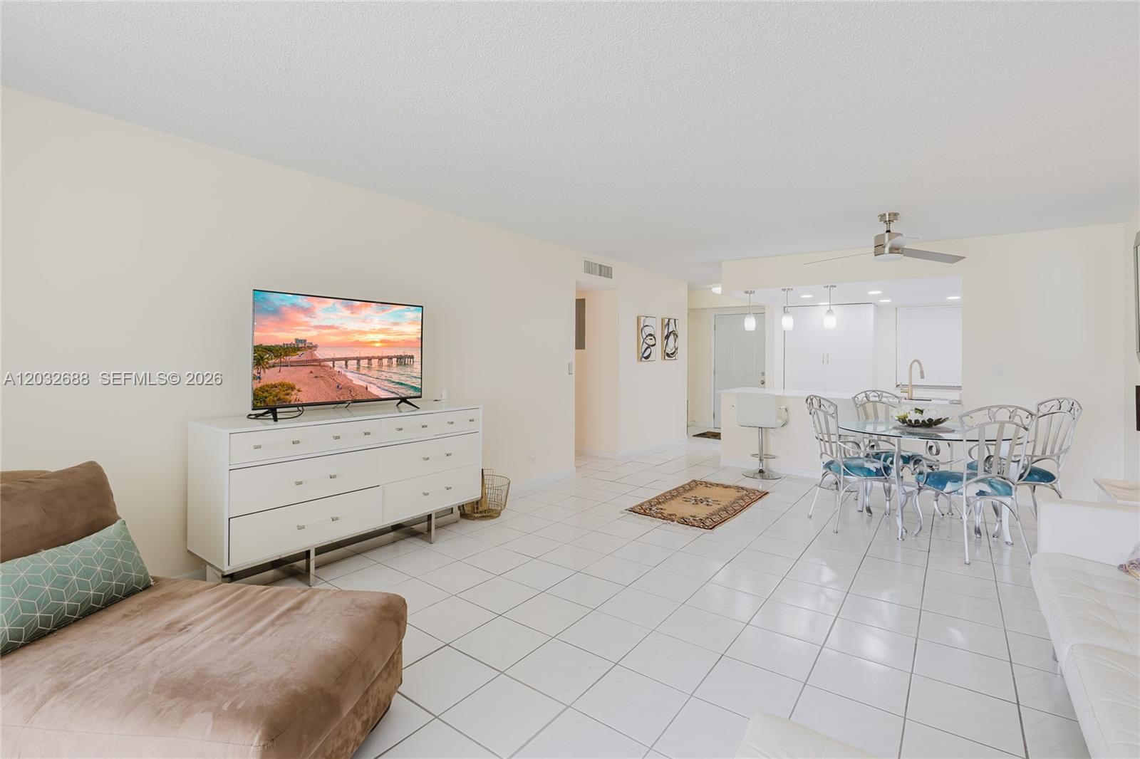 424 SE 10th St #204, Dania Beach FL 33004