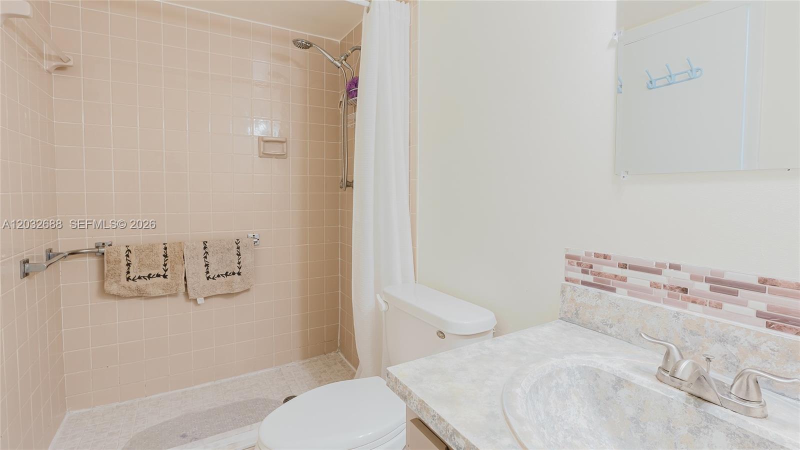 424 SE 10th St #204, Dania Beach FL 33004