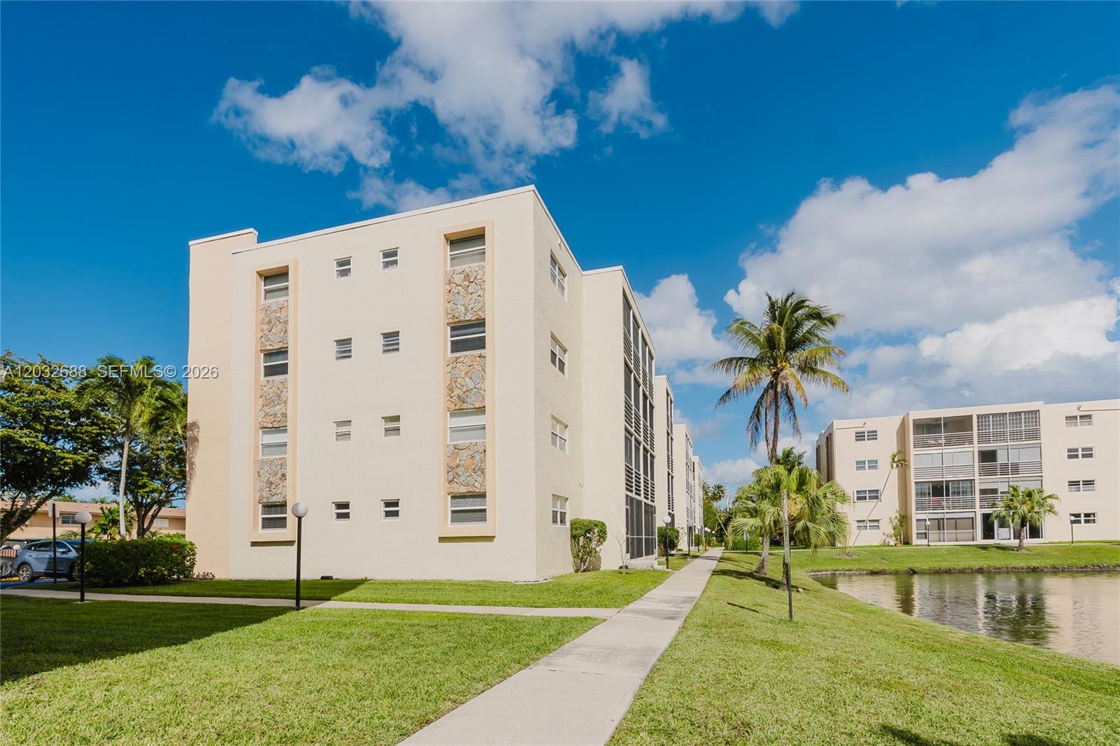 424 SE 10th St #204, Dania Beach FL 33004