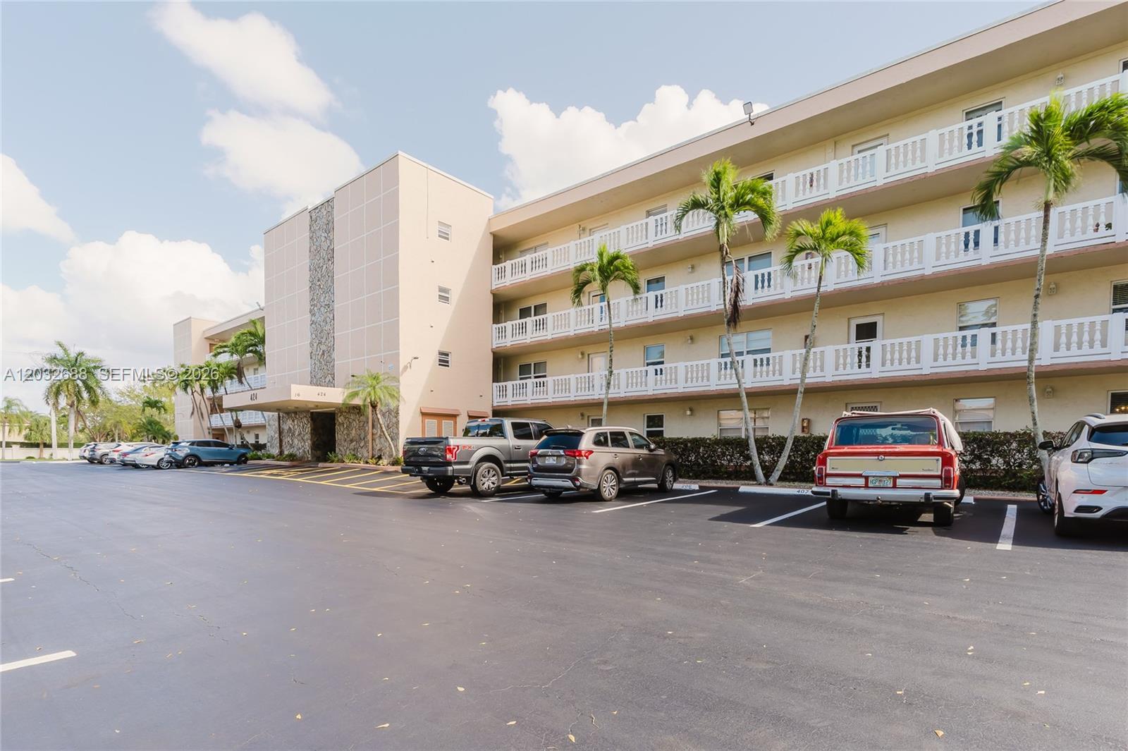 424 SE 10th St #204, Dania Beach FL 33004