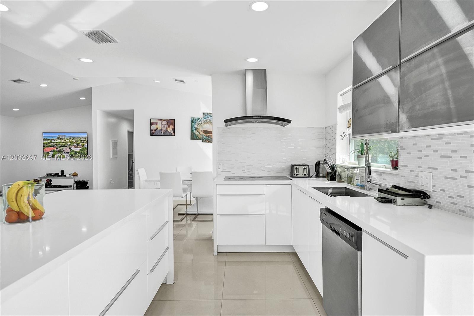 2190 NE 122nd St, North Miami FL 33181