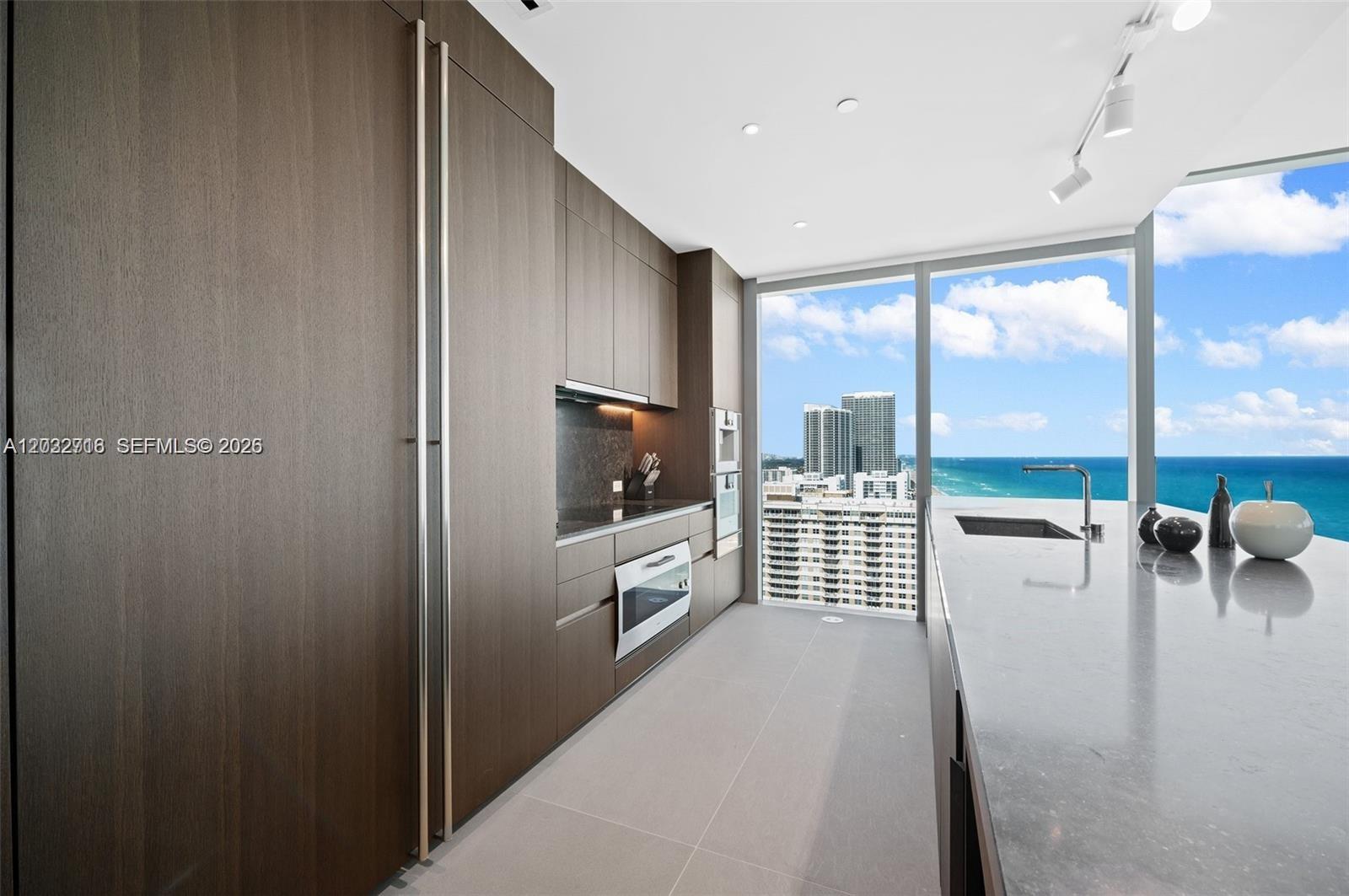 2000 S Ocean Dr #25A, Hallandale Beach FL 33009