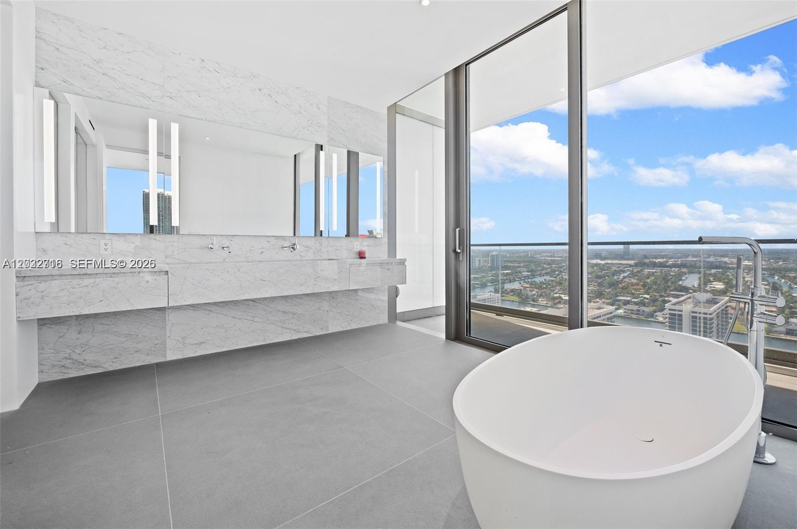 2000 S Ocean Dr #25A, Hallandale Beach FL 33009