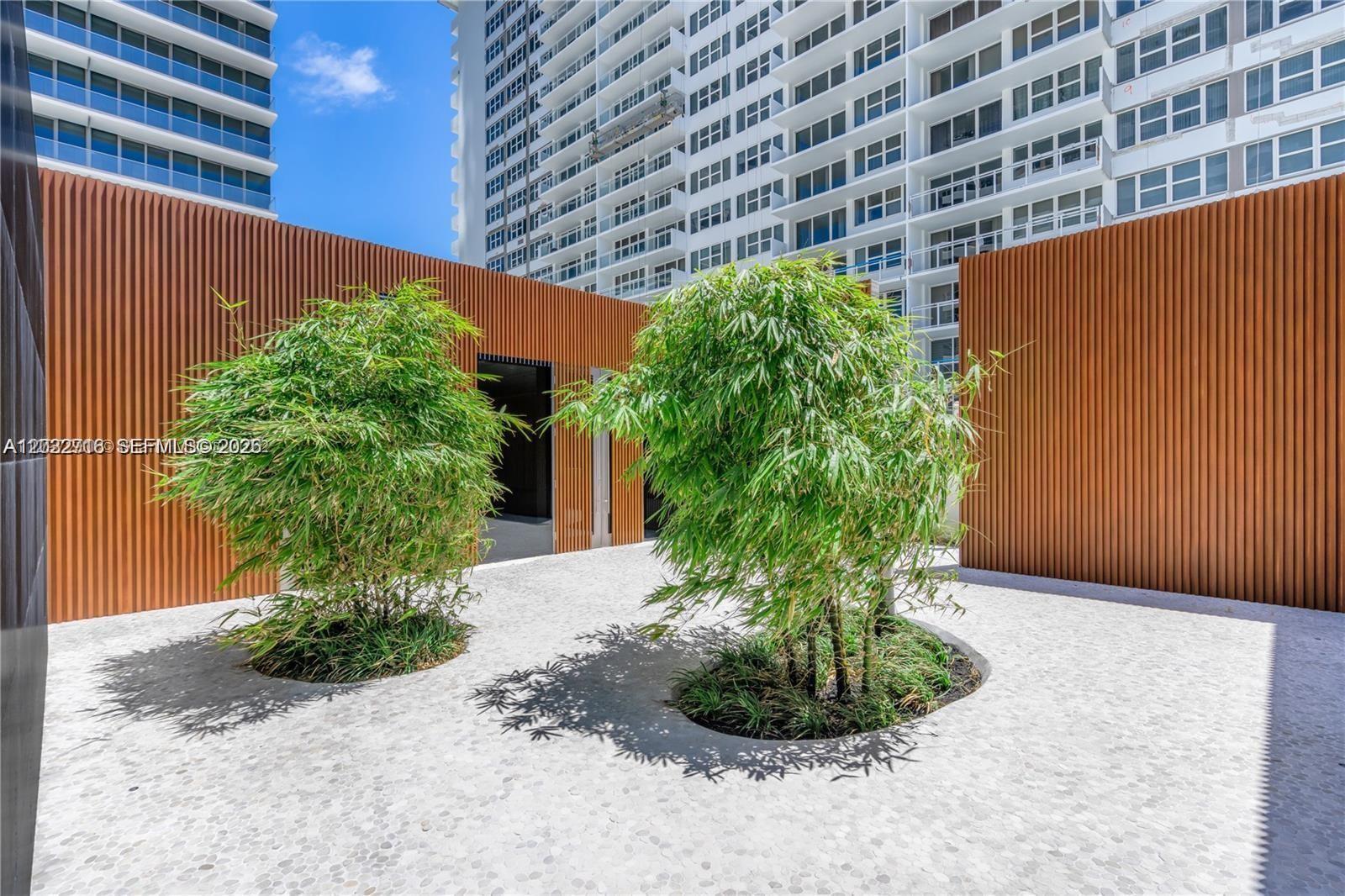 2000 S Ocean Dr #25A, Hallandale Beach FL 33009