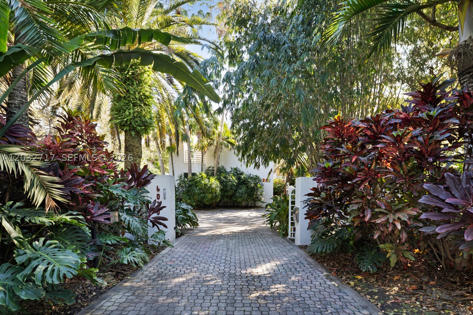 6070 SW 128th St, Pinecrest FL 33156