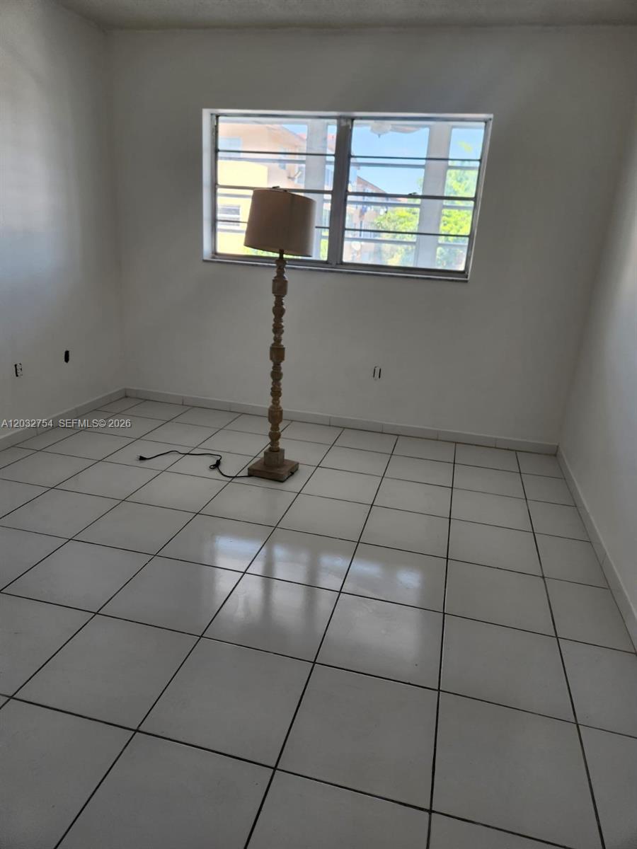 160 Royal Palm Rd #215, Hialeah Gardens FL 33016