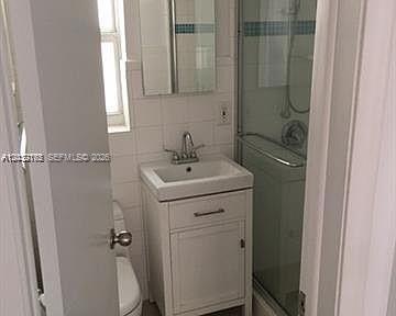3 Farrey Ln #3, Miami Beach FL 33139