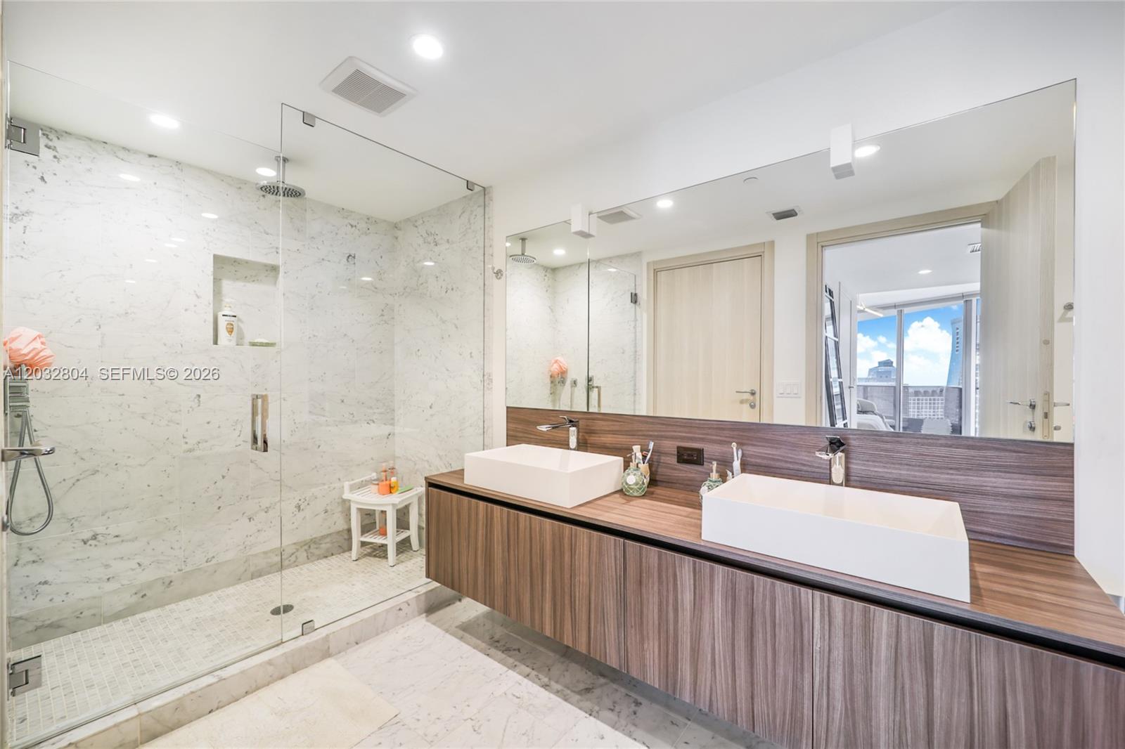 1000 Brickell Plz #4401, Miami FL 33131