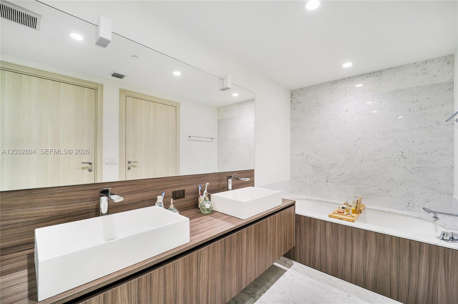 1000 Brickell Plz #4401, Miami FL 33131
