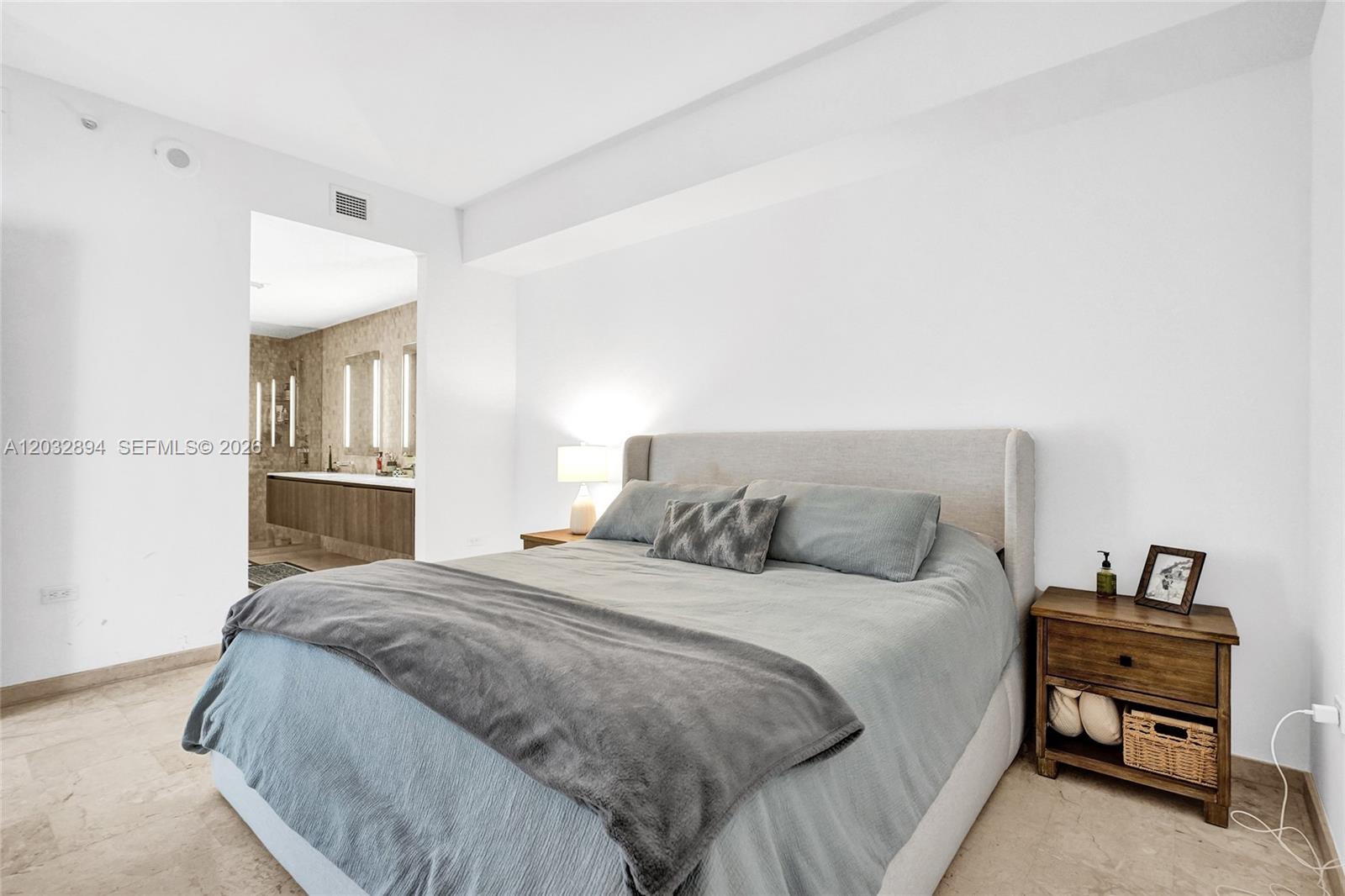88 SW 7th St #2210, Miami FL 33130