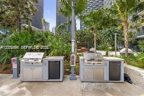 88 SW 7th St #2210, Miami FL 33130