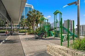 88 SW 7th St #2210, Miami FL 33130