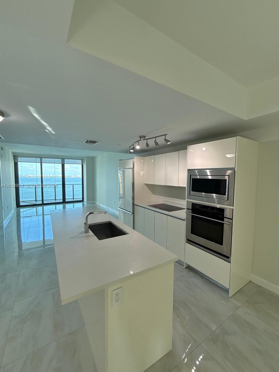 460 NE 28th St #1907, Miami FL 33137