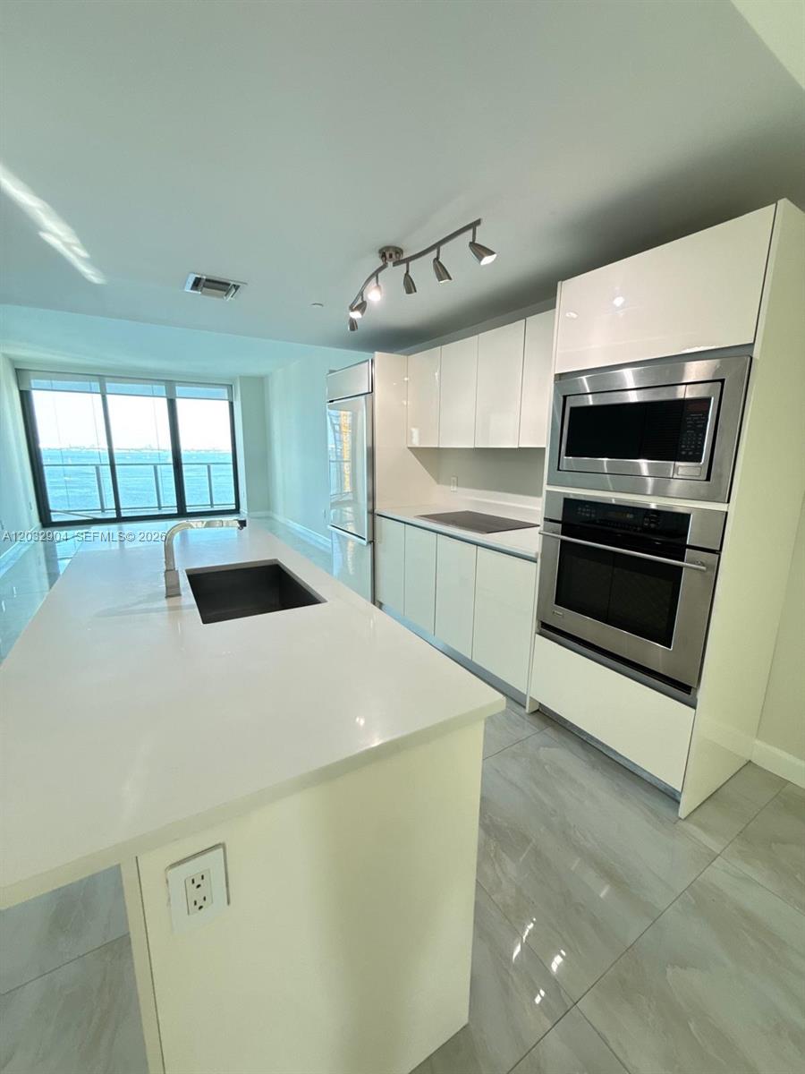 460 NE 28th St #1907, Miami FL 33137