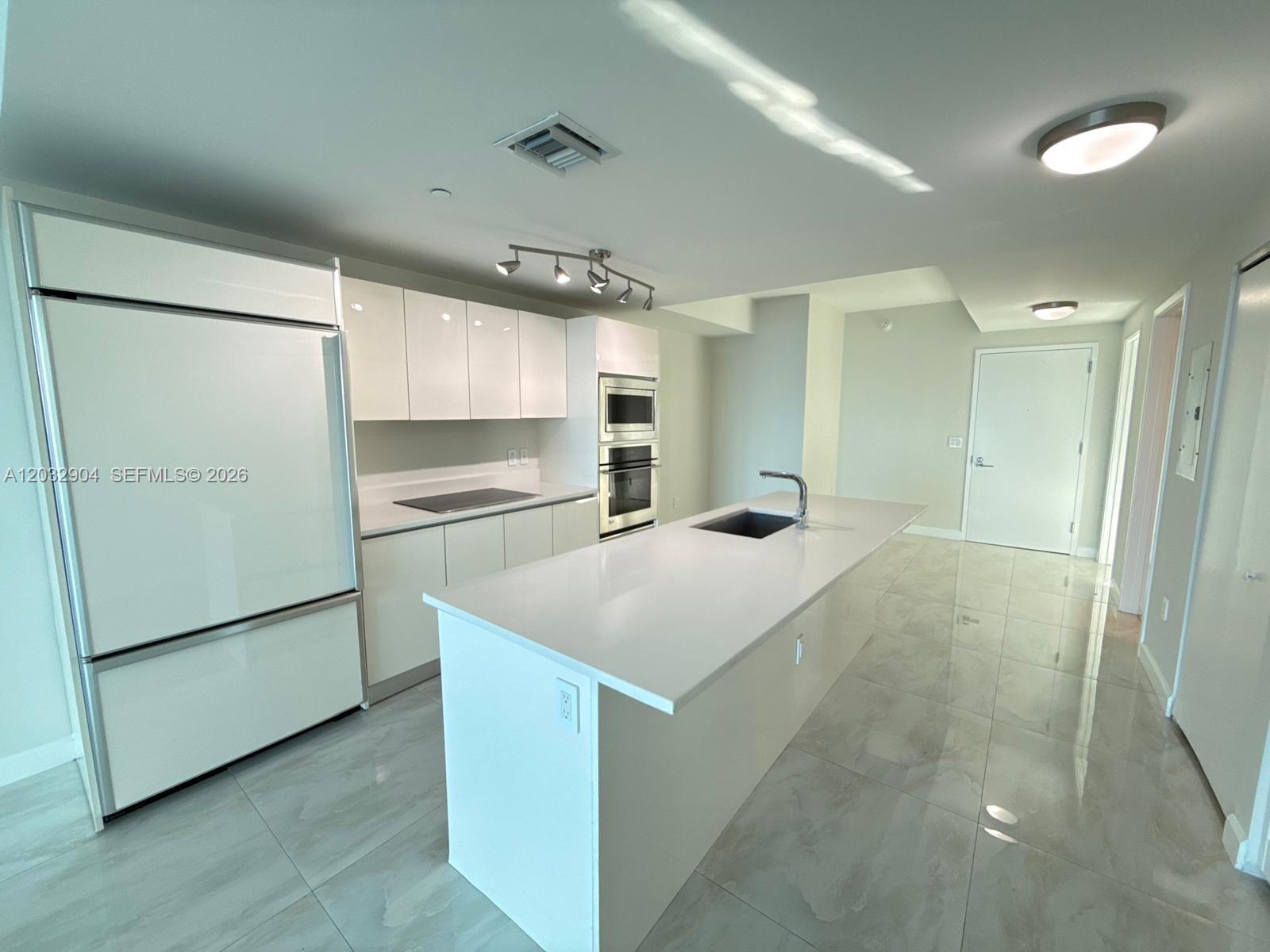 460 NE 28th St #1907, Miami FL 33137