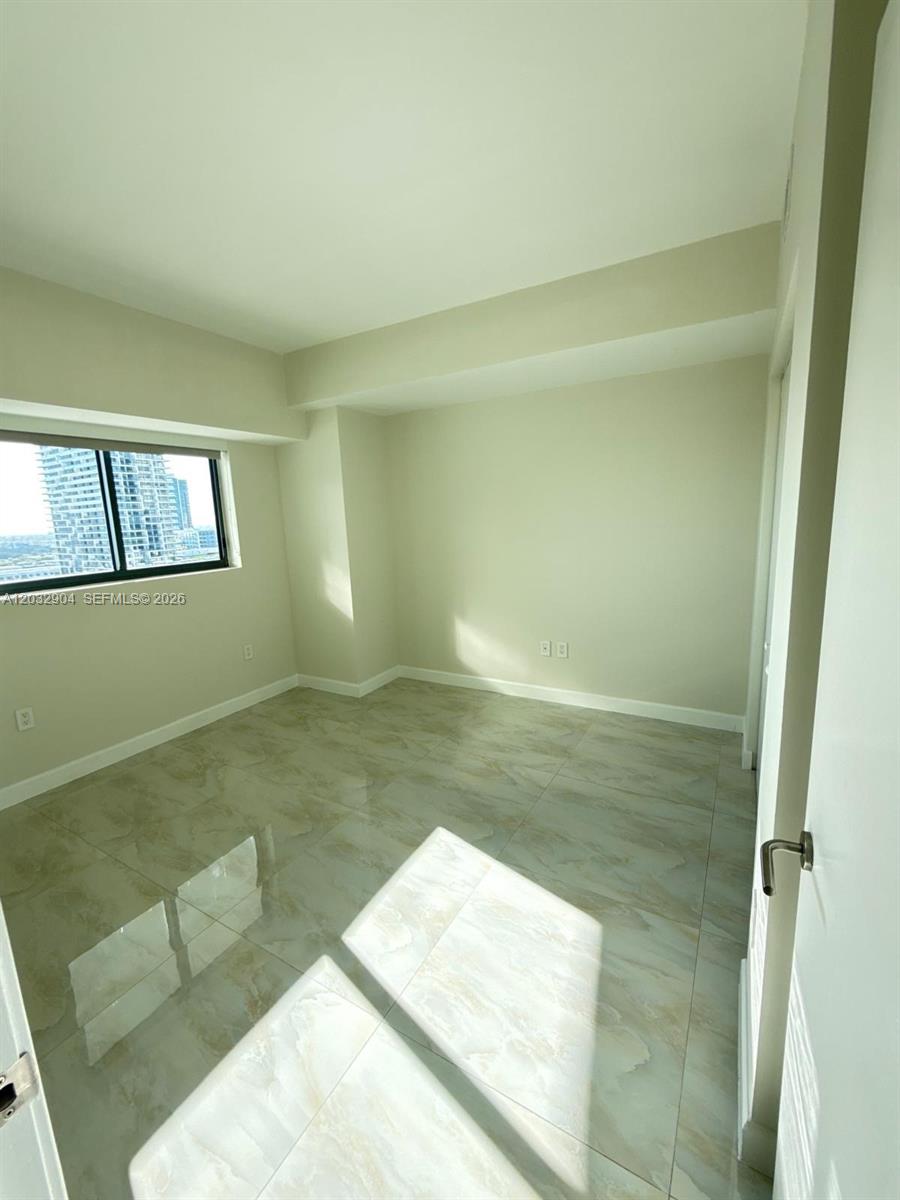 460 NE 28th St #1907, Miami FL 33137