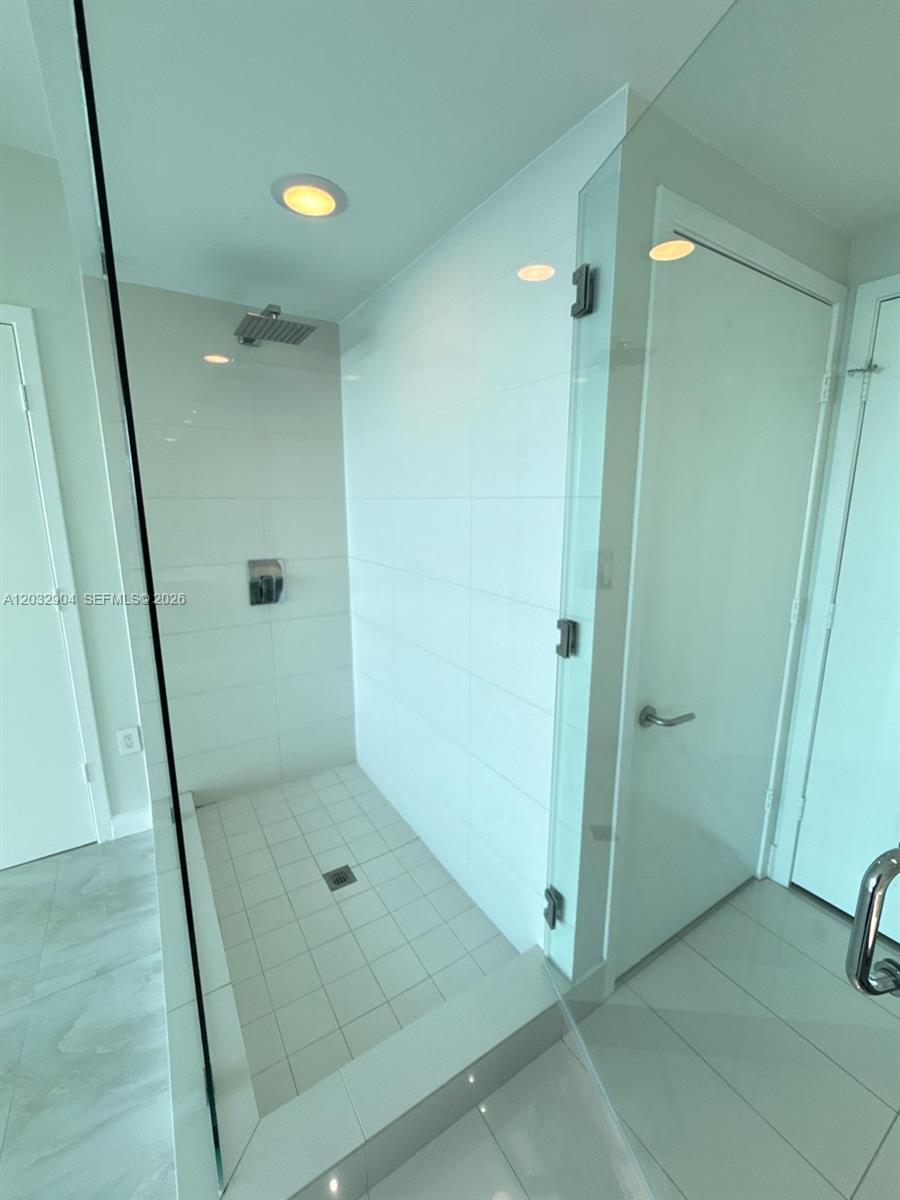 460 NE 28th St #1907, Miami FL 33137