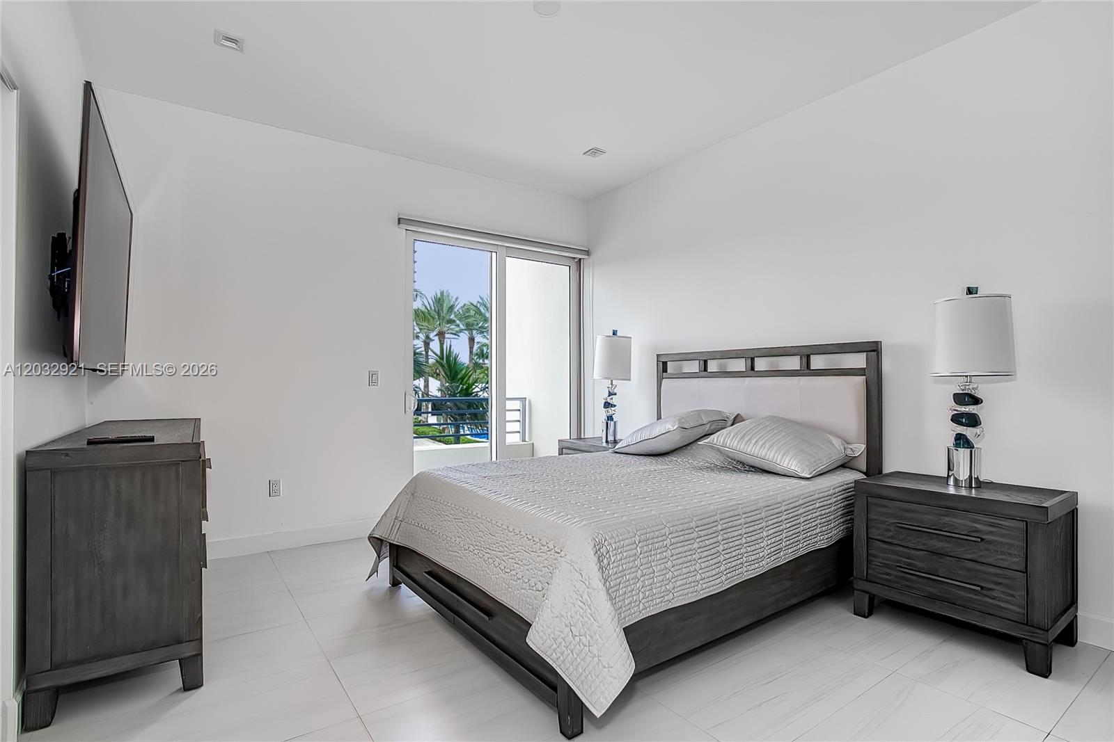 Hollywood FL 33019 - A12032921