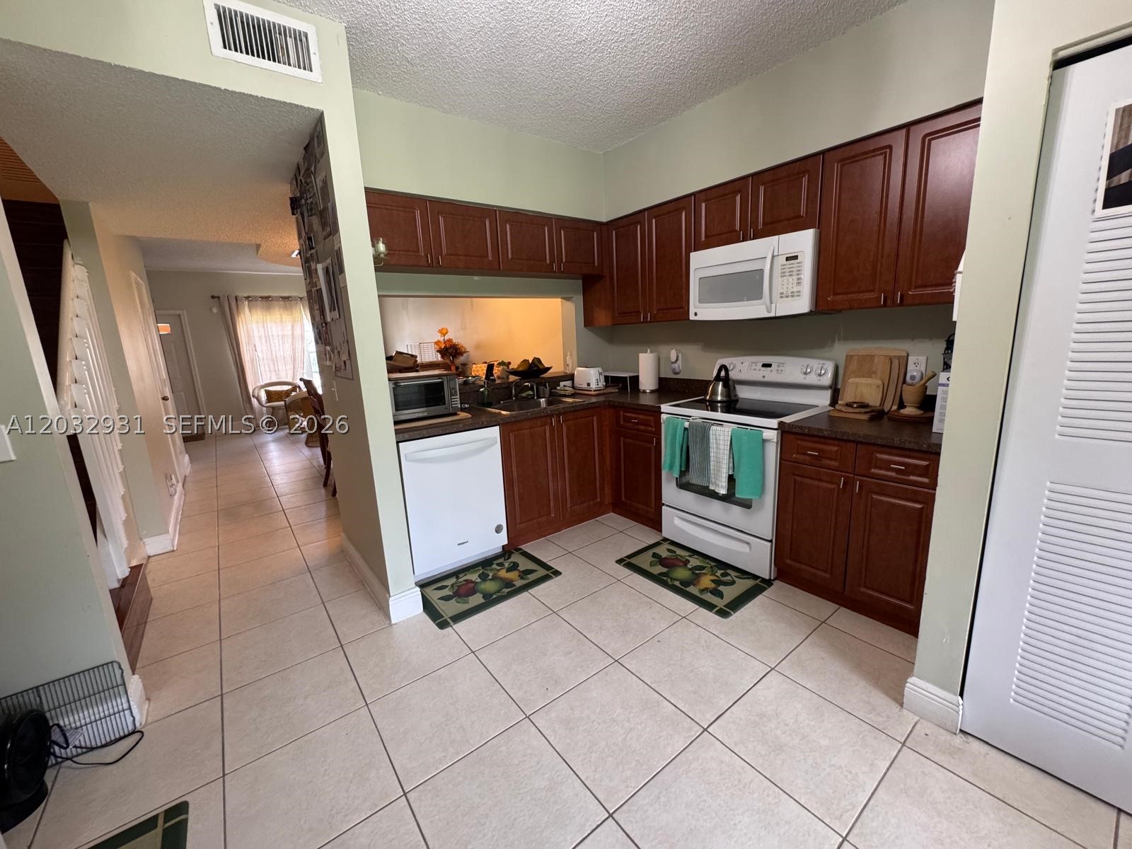 16682 Hemingway Dr, Weston FL 33326