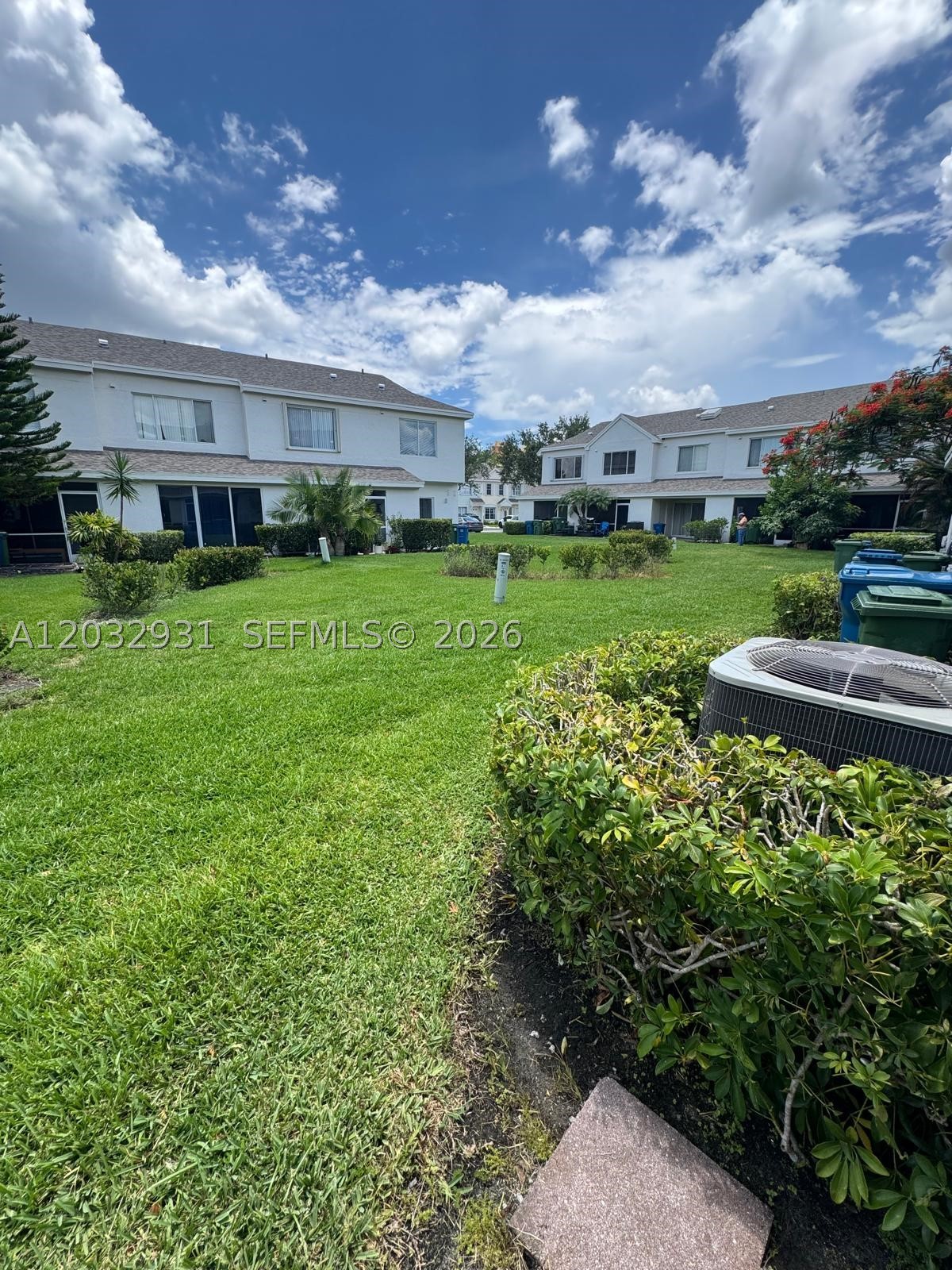 16682 Hemingway Dr, Weston FL 33326