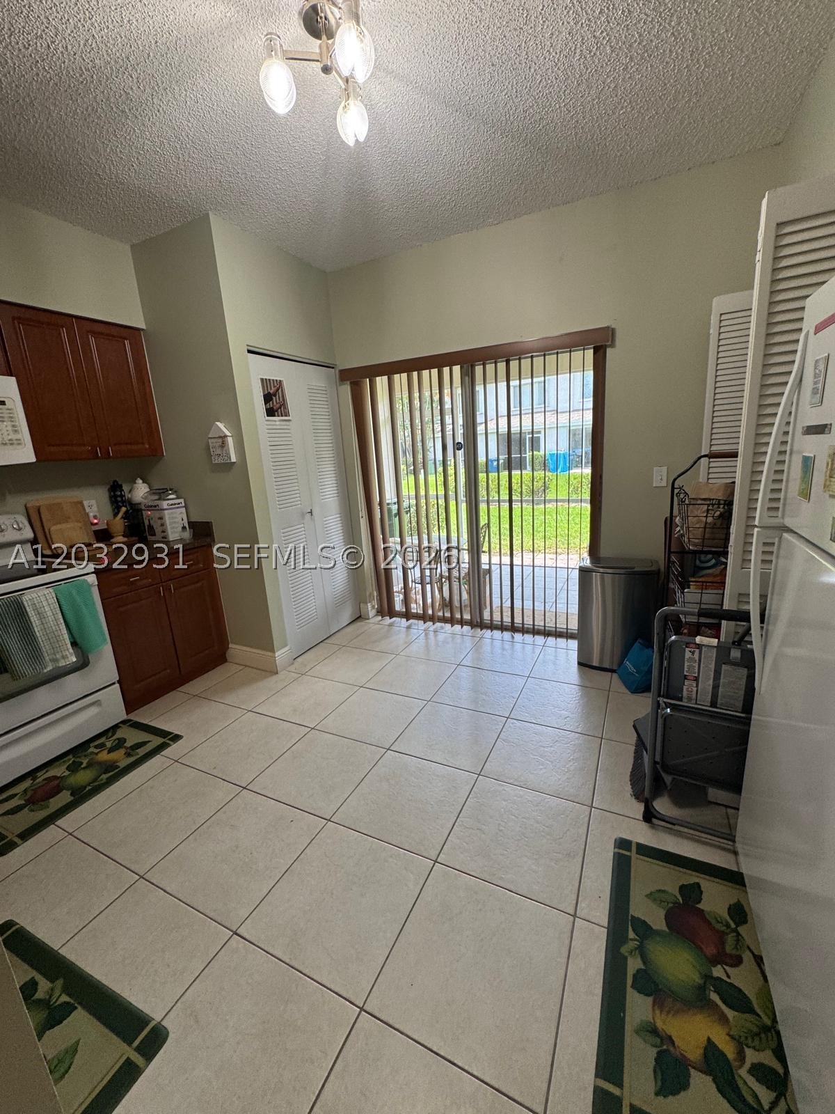 16682 Hemingway Dr, Weston FL 33326