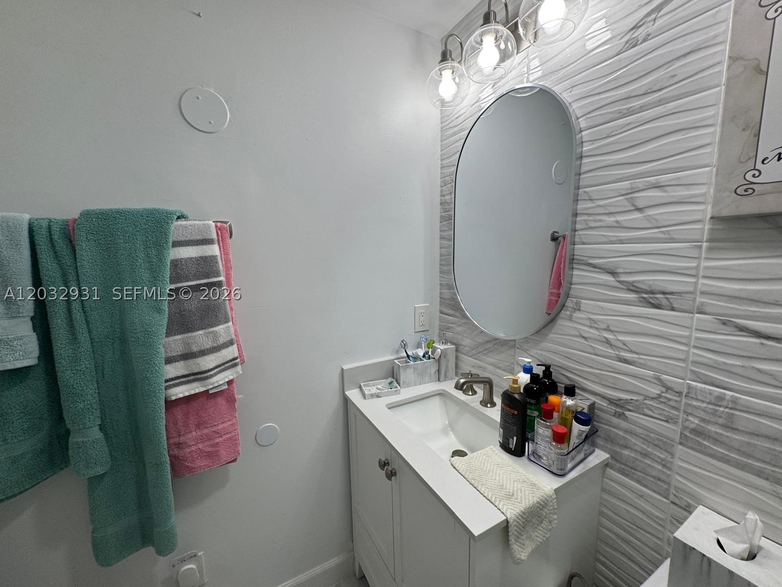 16682 Hemingway Dr, Weston FL 33326