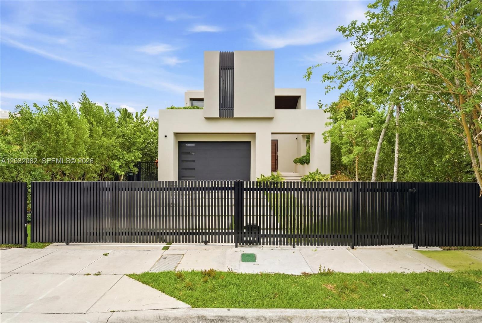 1050 Stillwater Dr, Miami Beach FL 33141