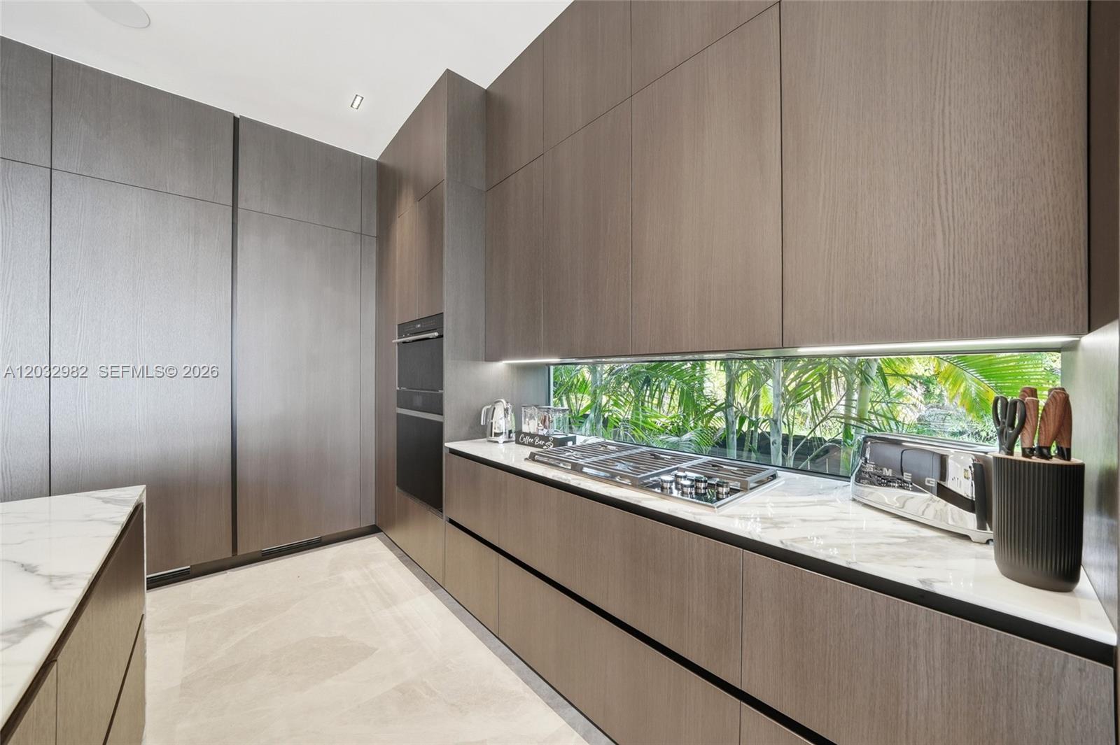 1050 Stillwater Dr, Miami Beach FL 33141