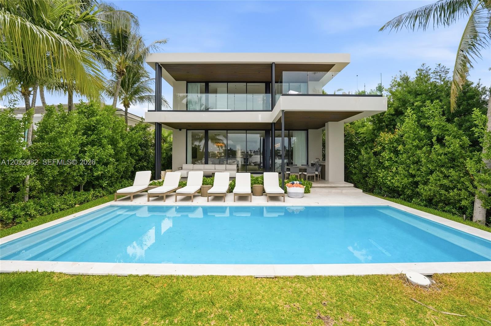 1050 Stillwater Dr, Miami Beach FL 33141