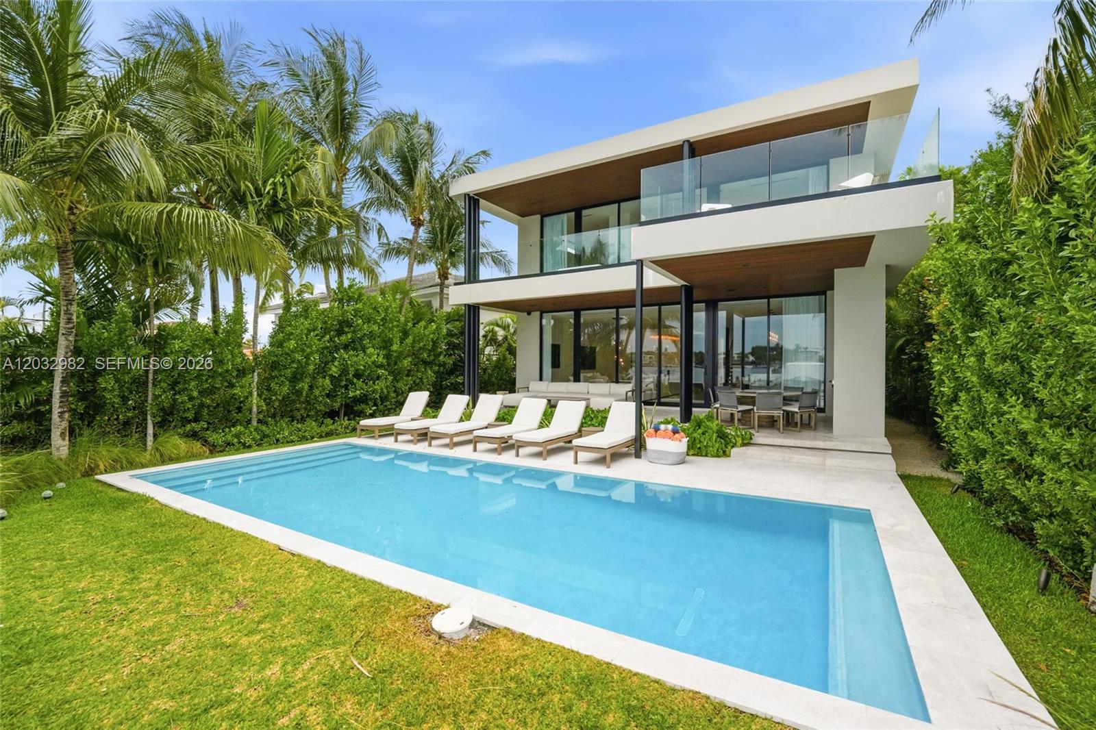 1050 Stillwater Dr, Miami Beach FL 33141