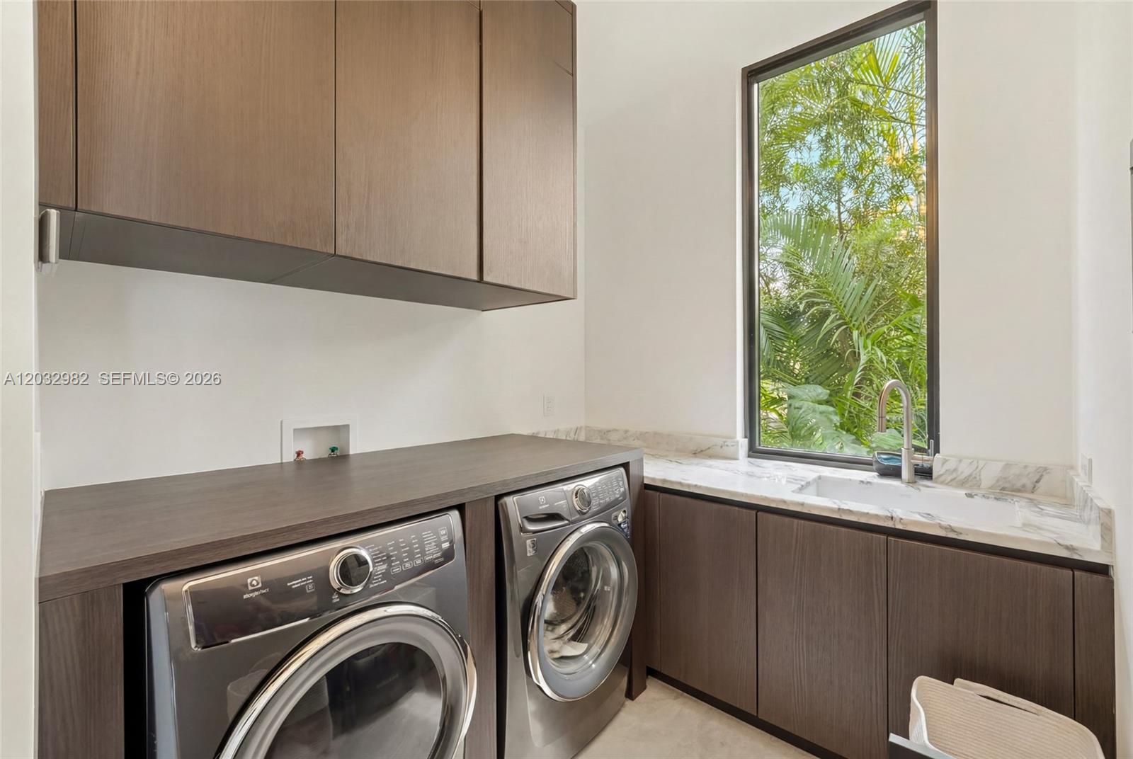 1050 Stillwater Dr, Miami Beach FL 33141