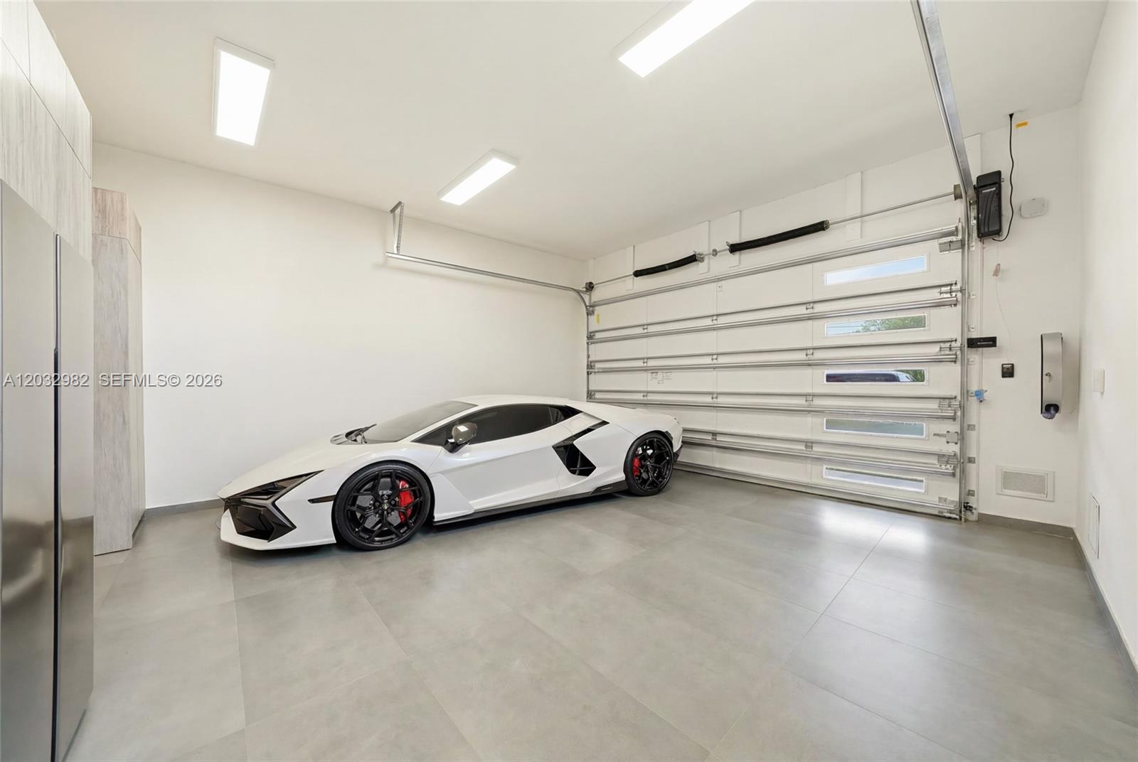 1050 Stillwater Dr, Miami Beach FL 33141