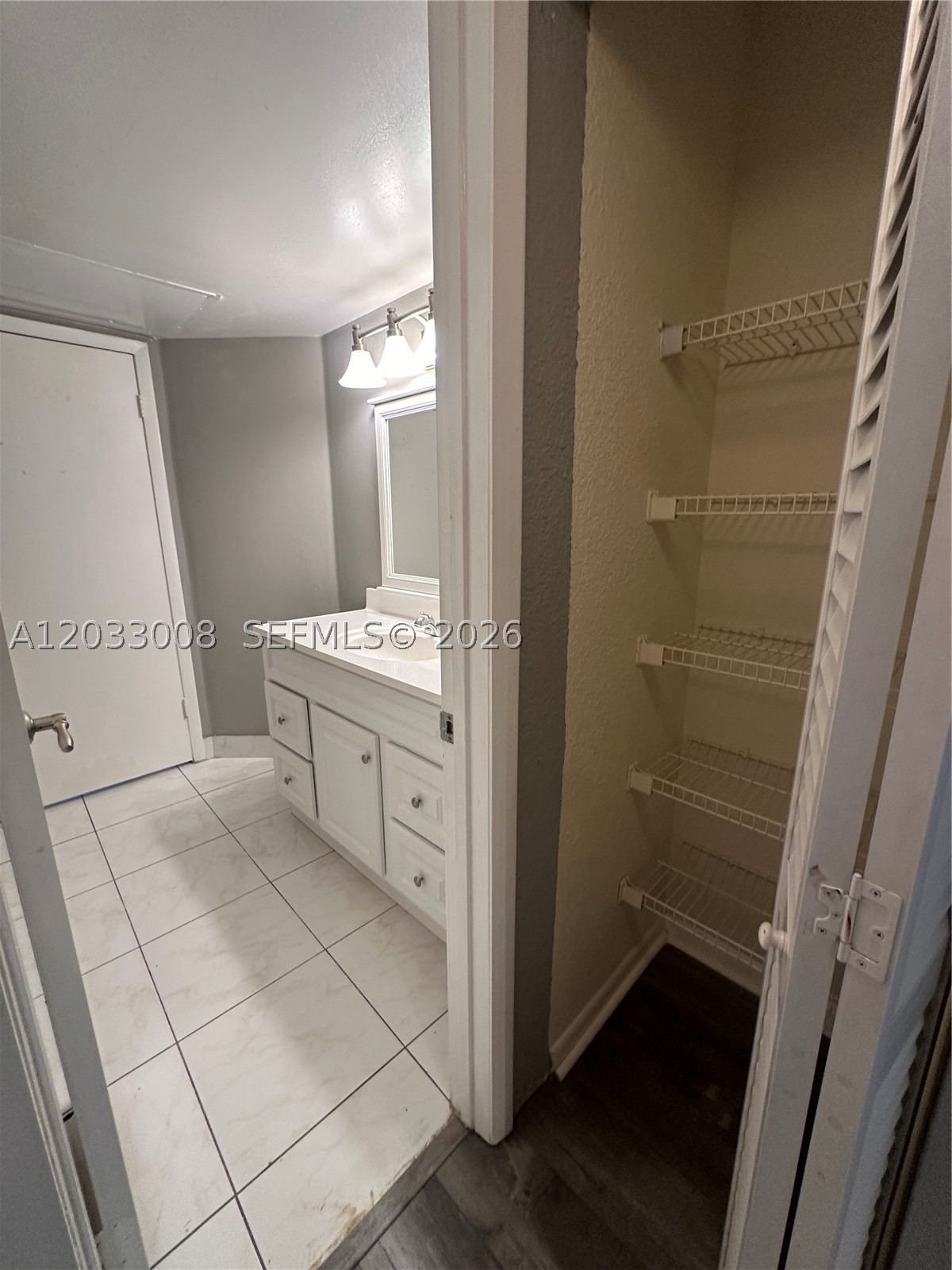 2871 N Oakland Forest Dr #308, Oakland Park FL 33309