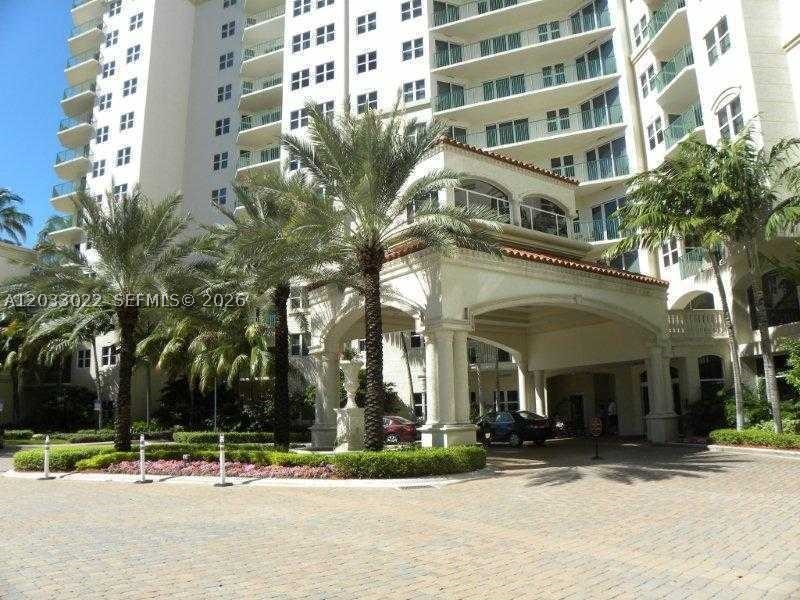 19900 E Country Club Dr #218, Aventura FL 33180